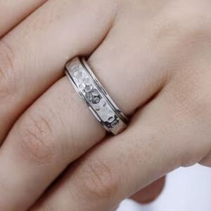Spinner ring in platinum over sterling silver Size 9